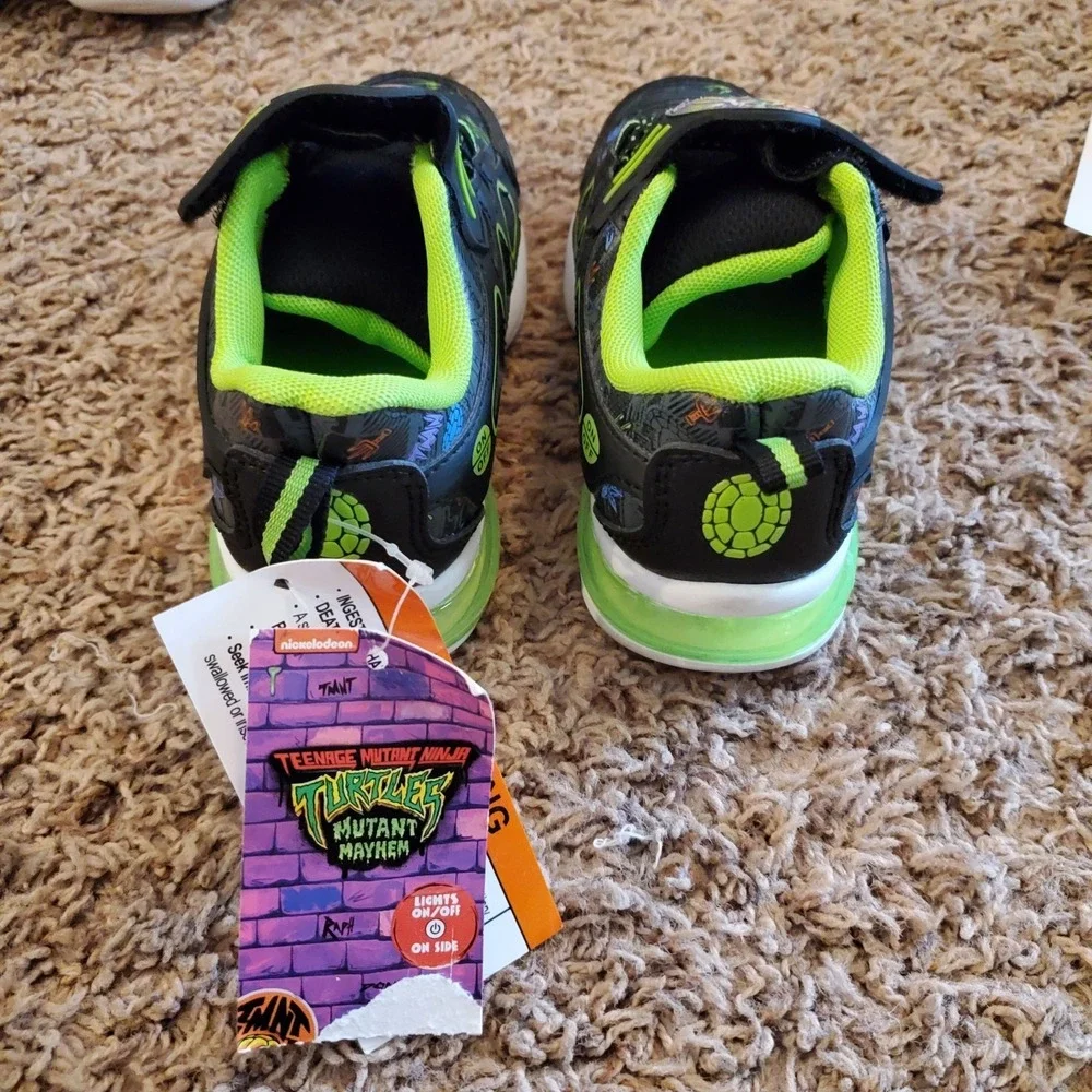 TMNT Teenage Mutant Ninja Turtles Boys Sneakers Toddler Size 9 Light-up Shoes Ne